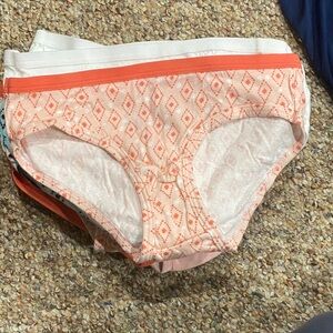 Fruit of the Loom Girls’ Briefs – Size 10 – 20 Pack – Assorted Colors